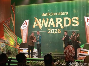 Musa Rajekshah Raih Tokoh Pembangunan Infrastruktur Berkelanjutan detikSumatera Awards