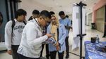 Antusias Pencari Kerja Berburu Lowongan di Job Fair