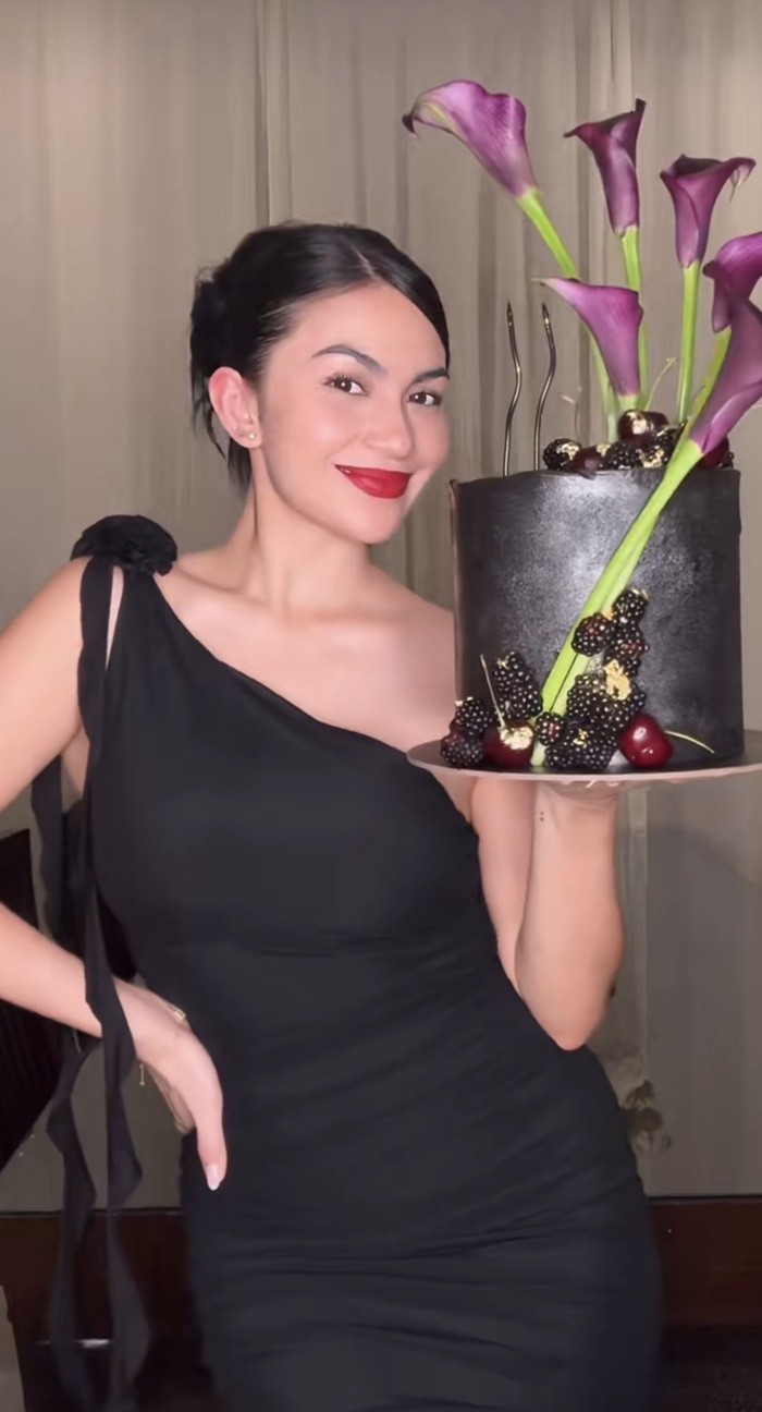 Jago Baking! Ariel Tatum Bikin Kue Ultah Sendiri hingga Lemon Posset