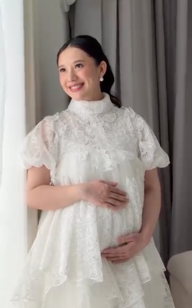 Saat ini diketahui usia kehamilan Athina sudah memasuki trimester ketiga. Sebelumnya pada Juli 2026 Athina dan Rio sudah menggelar acara syukuran 7 bulanan kehamilan (mitoni). Foto: Instagram/@makeupbyfaika