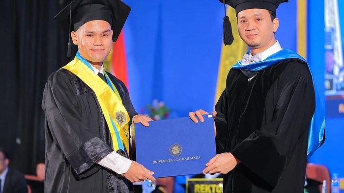 Ayyub, lulusan termuda UGM