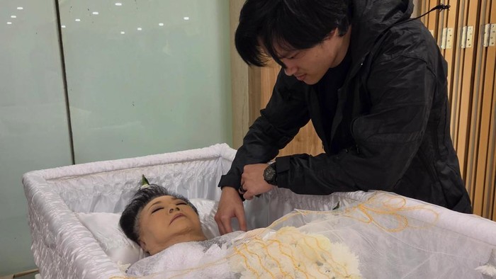 Ibu Deddy Corbuzier meninggal dunia.
