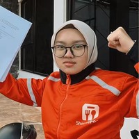 Kisah Haru Mahasiswi Bandung: Kuliah Sambil Narik Ojol Hingga Jadi Sarjana