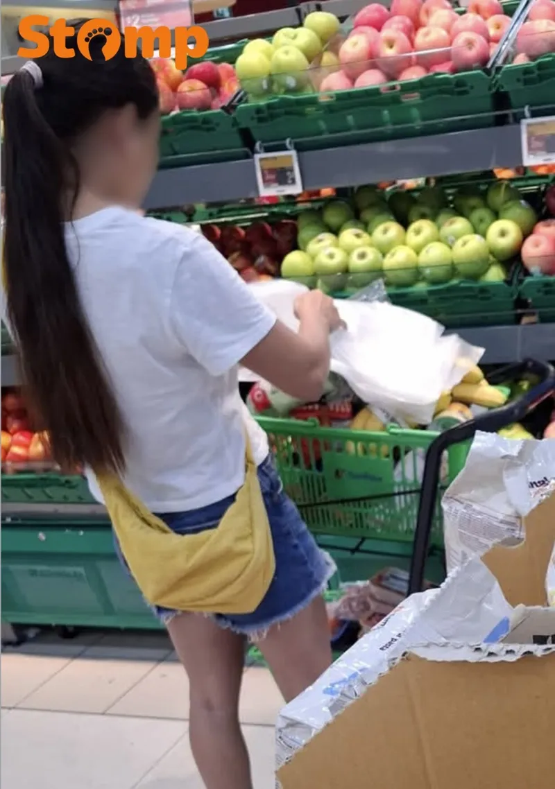 Bukan 3 atau 5, Wanita Ini Ambil 20 Kantong Plastik di Supermarket!