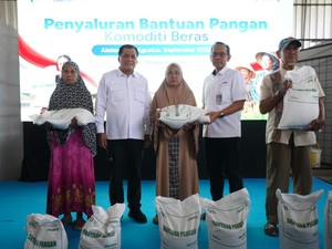 BULOG & Komisi VI DPR RI Pastikan Bantuan Pangan Tersalurkan di Makassar