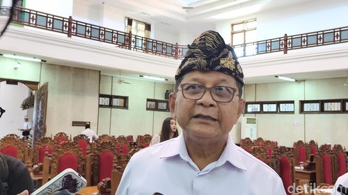 Bupati Buleleng I Nyoman Sutjidra.