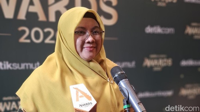 Bupati Siak Afni usai menerima anugrah detikSumatera (Raja Adil/detikcom)