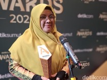 Bupati Siak Afni Dianugrahi detikSumatera Awards, Ini Kiprahnya