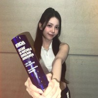 Potret Carmen Hearts2Hearts Cetak Sejarah, Menang Piala Idol Terpopuler