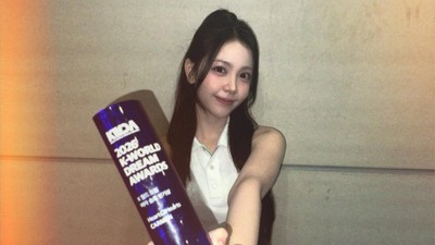 Potret Carmen Hearts2Hearts Cetak Sejarah, Menang Piala Idol Terpopuler