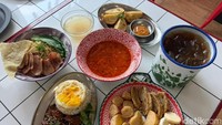 Dish Morning: Cafetiam Unik yang Punya Bakmi Bebek Asap dan Pempek Kuah Mala
