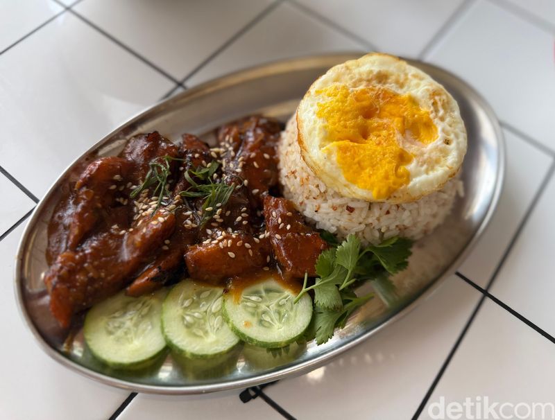 Dish Morning: Cafetiam Unik yang Punya Bakmi Bebek Asap dan Pempek Kuah Mala