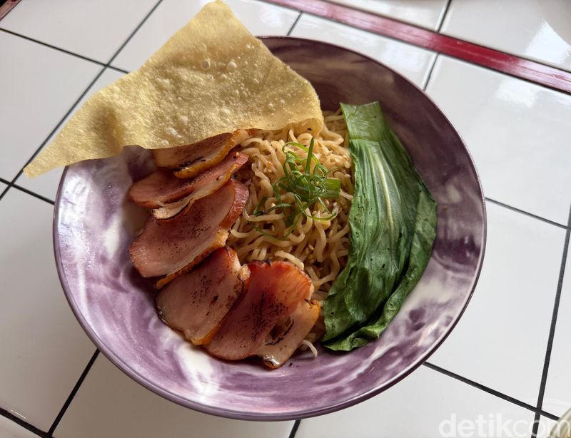 Dish Morning: Cafetiam Unik yang Punya Bakmi Bebek Asap dan Pempek Kuah Mala