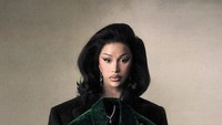 Pulang Kampung, Cardi B Tetap Ngepel Rumah Nenek di Republik Dominika