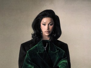 Pulang Kampung, Cardi B Tetap Ngepel Rumah Nenek di Republik Dominika