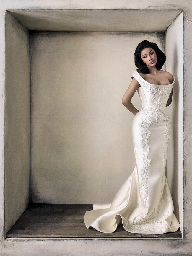 Dalam pemotretan dengan fotografer Szilveszter Mako itu, Cardi bersolek dengan berbagai look. Karya desainer Timur Tengah seperti George Hobeika dan Krikor Jabotian mendominasi penampilan perempuan bernama asli Belcalis Marlenis Almánzar ini. (Foto: Vogue/Szilveszter Mako)