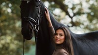 7 Potret Gemma Owen, Putri Michael Owen yang Kini Jadi Atlet Kuda