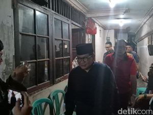 Video: Momen Pramono Melayat ke Rumah Korban Meninggal di Pejompongan