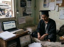Guru Besar Unair: Gelar Sarjana Tidak Lagi Cukup untuk Dapat Kerja