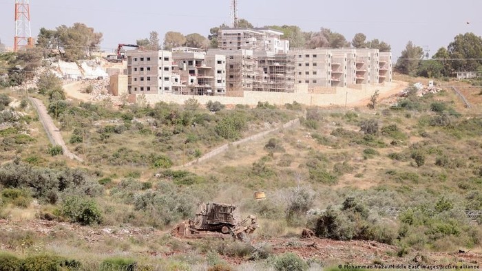 Sejak menduduki Tepi Barat pada 1967, lebih dari 500.000 warga Israel kini menetap di permukiman di wilayah yang dihuni sekitar 3 juta warga Palestina (Mohammad Nazal/Middle East Images/picture alliance)