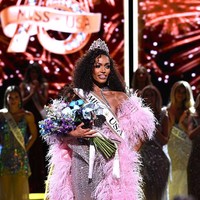 Pemenang Miss USA 2026 Pakai Baju Bekas dan Kantong Plastik saat Kompetisi