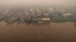 Kabut Asap Pekat Selimuti Aktivitas Warga Pontianak