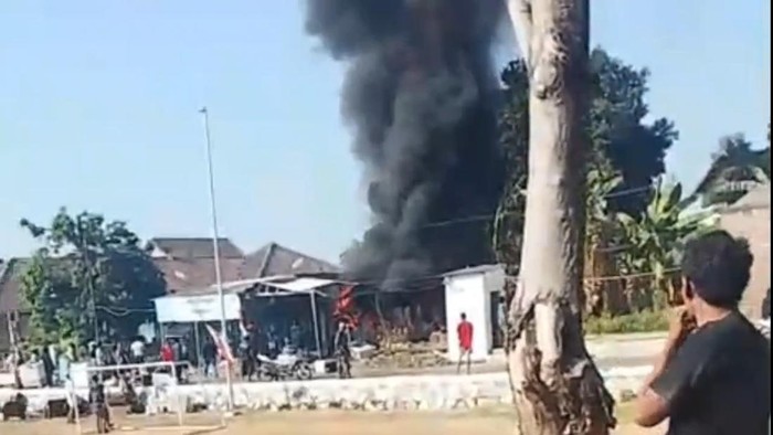 Kebakaran bengkel elektronik di Pasuruan.