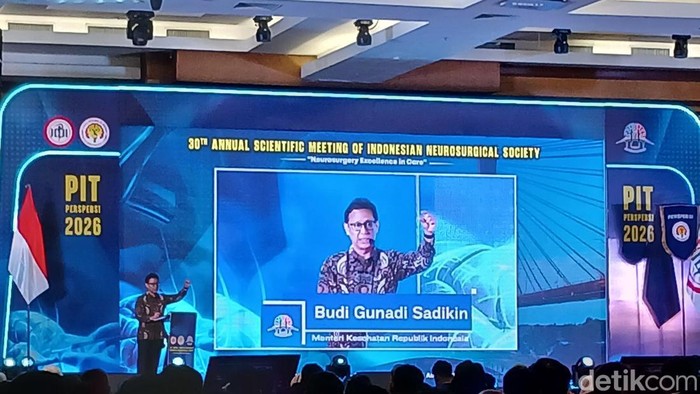 Keterangan foto: - Menkes)Budi Gunadi Sadikin saat memberikan sambutan dalam 30th Annual Scientific Meeting of Indonesian Neurosurgical Society di Swiss-Belhotel Harbour Bay, Batam (Alamudin Hamapu/detikSumut)