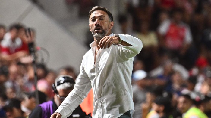 SANTA FE, ARGENTINA - JANUARY 29: Kily Gonzlez of Union reacts during a Torneo Apertura Betano 2025 match between Union and Boca Juniors at 15 de Abril stadium on January 29, 2025 in Santa Fe, Argentina.  (Photo by Luciano Bisbal/Getty Images)