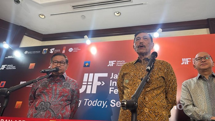 Luhut Binsar Pandjaitan (tengah) (Belia/detikcom)