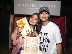 Gaya Tradisional-Modern Luna Maya Ultah ke-43, Digelar di Galeri Milik Ayah