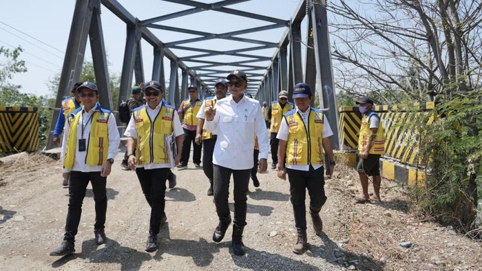 Menteri PU Cek Gempa Flores di Manggarai