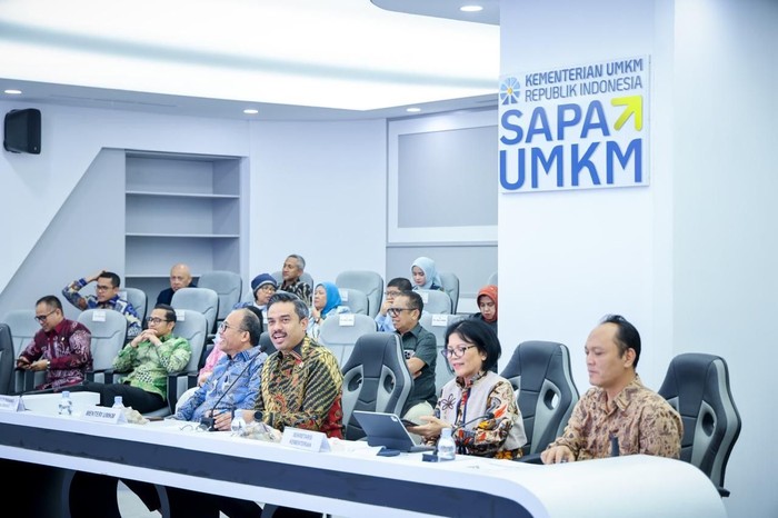 Menteri Usaha Mikro, Kecil, dan Menengah (UMKM), Maman Abdurrahman memastikan Bantuan Presiden (Banpres) senilai lebih dari Rp 1,2 triliun akan disalurkan secara bertahap pada 2026 dan 2027.