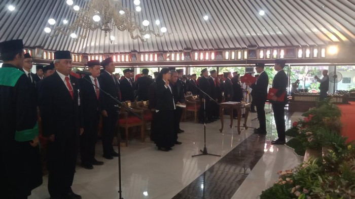 Pejabat baru di lingkungan Pemkab Klaten dilantik Bupati Klaten Hamenang Wajar Ismoyo.