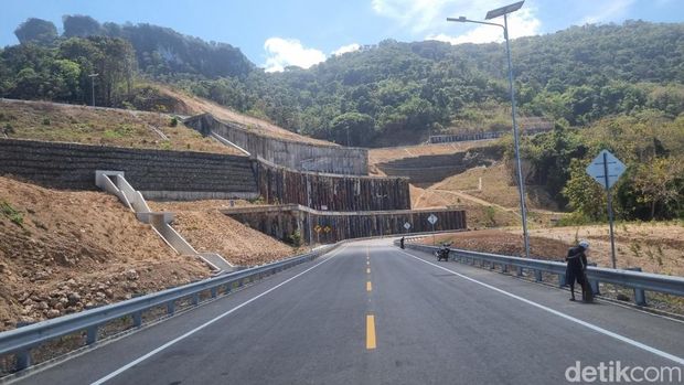 Pemandangan di Kelok 23 Penampakan Kelok 23 penghubung Girijati-Kretek yang bakal segera dibuka, Jumat (28/8/2026).