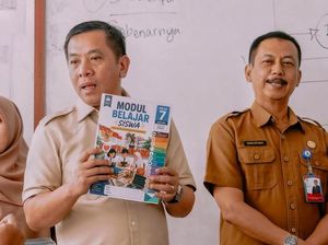 Karawang Gratiskan Modul Belajar, Orang Tua Tak Perlu Beli LKS