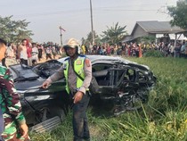 Video: Kondisi Avanza Ringsek Usai Tertabrak KA Siantar Ekspres di Sergai Sumut