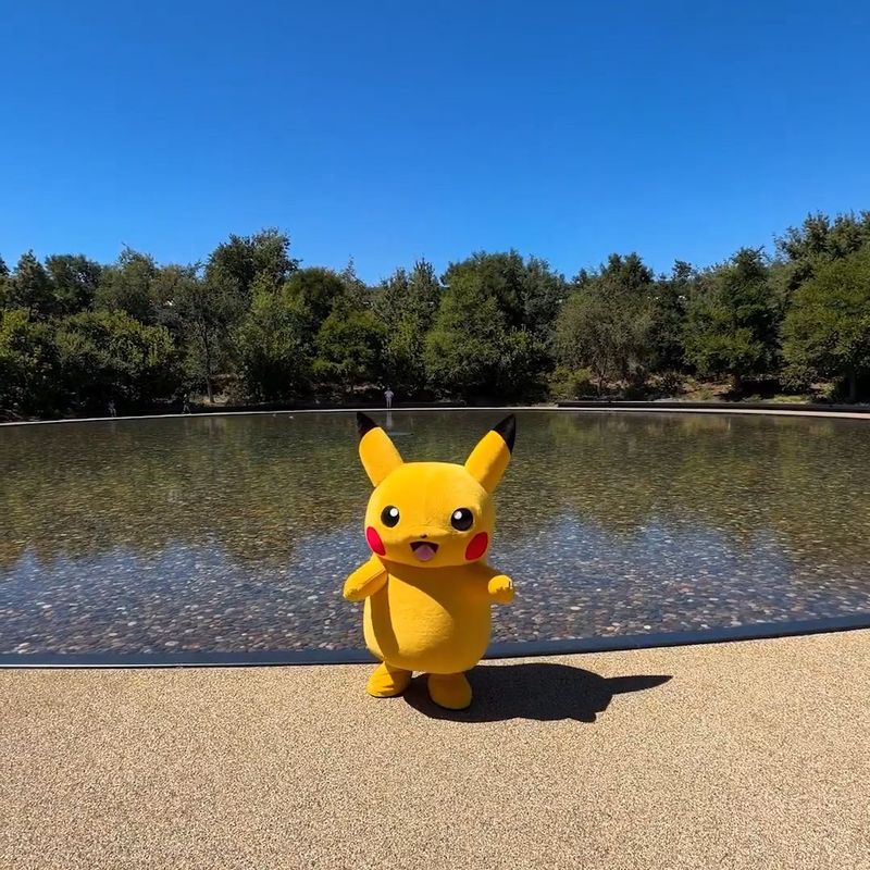 Pikachu Main ke Apple Park