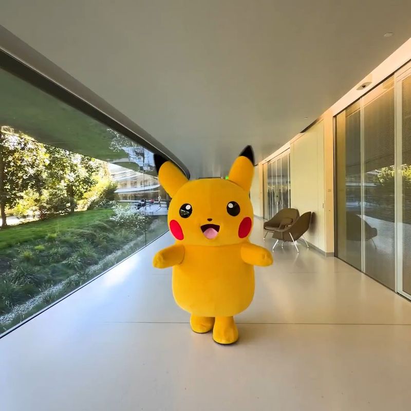 Pikachu Main ke Apple Park