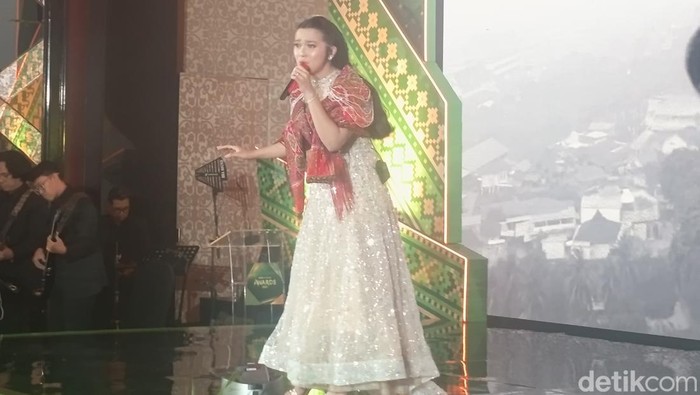 Putri Ayu meriahkan detikSumatera Awards 2026 di Grand Ballroom Trans Jakarta Hotel. (Kartika/detikcom)