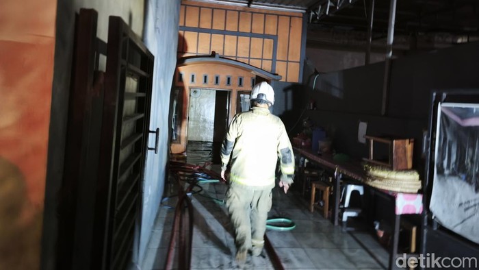 Rumah terbakar di Muktiharjo Kidul, Kecamatan Pedurungan, Kota Semarang, Jumat (28/8/2026) malam.