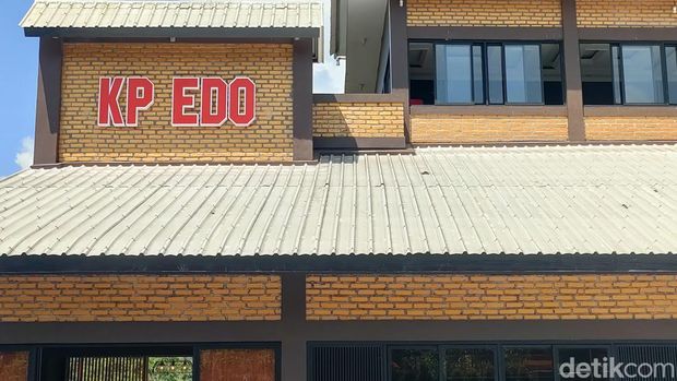 Sajian di Kp Edo, rumah makan legendaris yang ada di Garut. Sajian di Kp Edo, rumah makan legendaris yang ada di Garut.