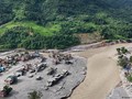 Gletser Raksasa di Nepal Runtuh Bagaikan Dipotong Pisau
