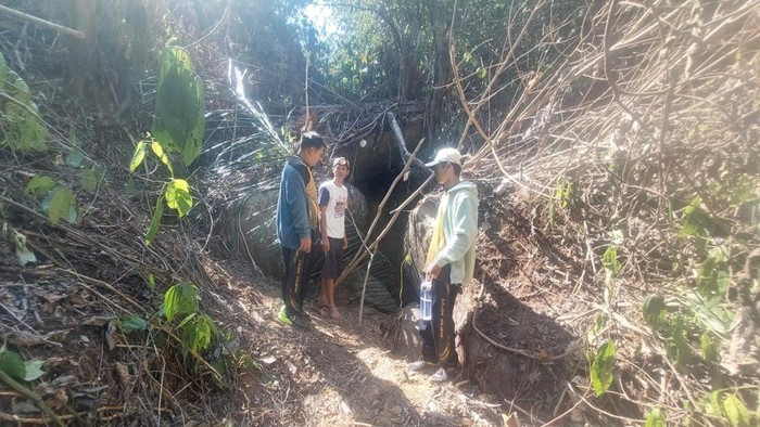 Seorang wanita pendulang emas di Mamasa, Sulawesi Barat, tewas tertimpa batu di gua.