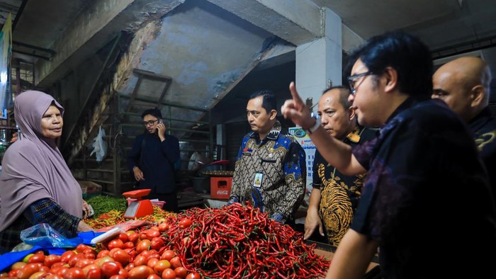 Pemkot Medan melakukan sidak pasar.