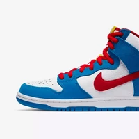 Dirilis pada 2020, Nike SB Dunk High ‘Doraemon’ terinspirasi dari karakter kucing masa depan karya mangaka Fujiko F. Fujio. Sneakers berwarna biru-putih-merah ini menjadi salah satu yang paling dinanti pada masa itu. Foto: Dok. Brand