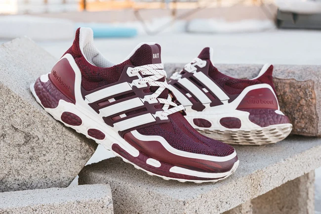 Butik streetwear dan sneakers asal Amerika, BAIT, berkolaborasi dengan adidas dan Attack on Titan, untuk meluncurkan sneakers edisi terbatas pada 2022. Kolaborasi tiga unsur ini melahirkan adidas Ultraboost dengan detail menyerupai jaringan tubuh dan otot, terinspirasi dari raksasa pemakan manusia Colossal Titan. Foto: Dok. Brand