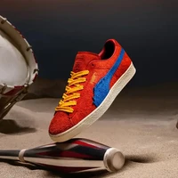 Pada 2024, Puma meluncurkan sneakers klasik dalam empat model, terinspirasi dari ‘Four Emperors of the Sea’; karakter kaisar laut di cerita One Piece. Salah satu yang paling mencuri perhatian adalah versi Buggy, berbahan suede dengan warna merah-biru-kuning. Foto: Dok. Brand