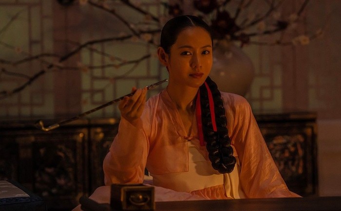 Penampilan Son Ye Jin sebagai Lady Cho di drama Korea Netflix terbaru 2026 The Scandal.