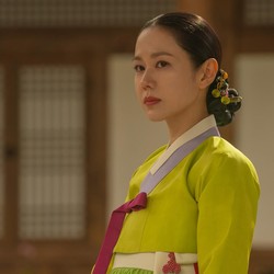 Pesona Son Ye Jin Jadi Lady Cho di Drakor Netflix Terbaru The Scandal